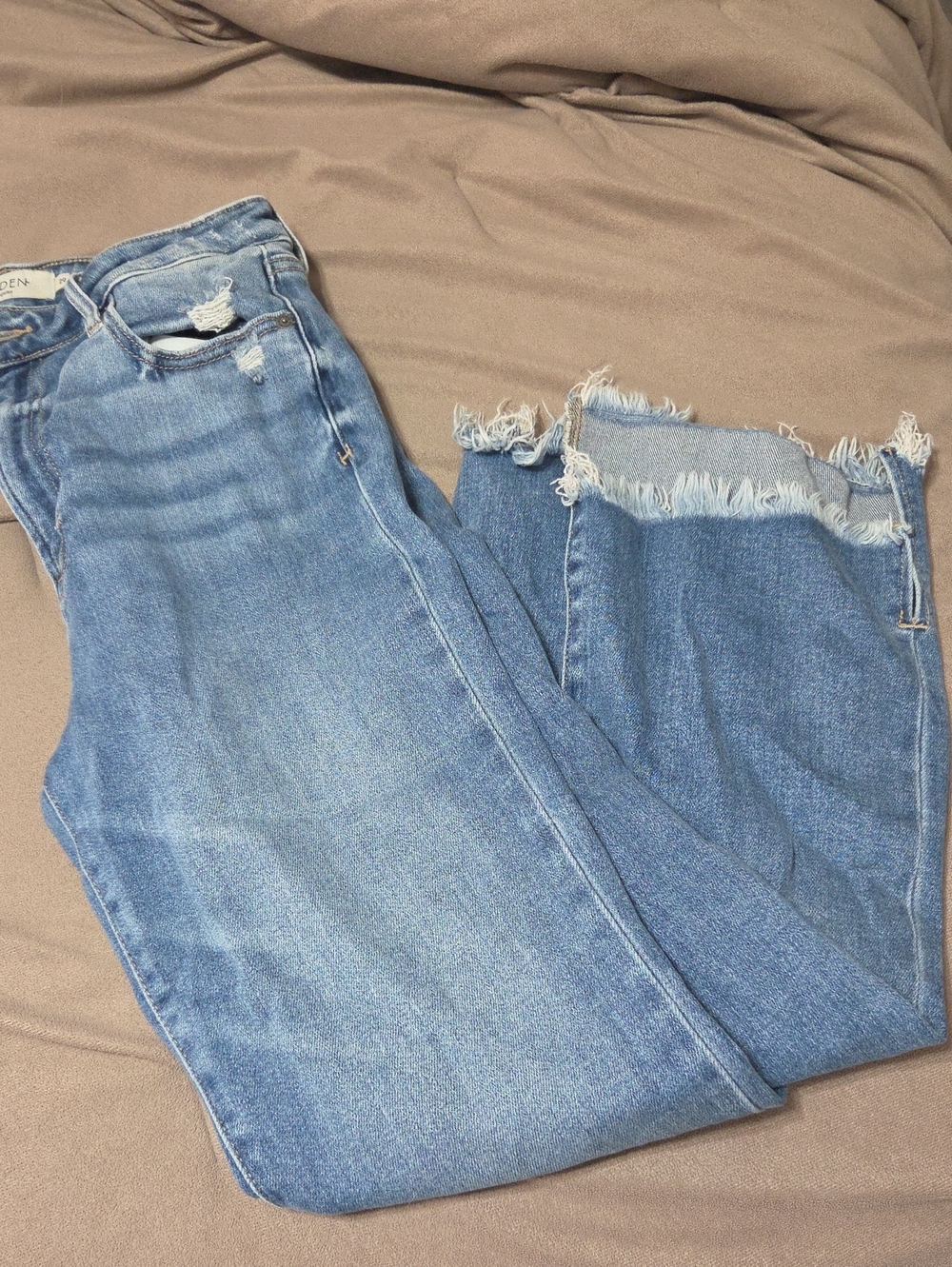 Straight-Leg Frayed Hem Jeans in Light Blue